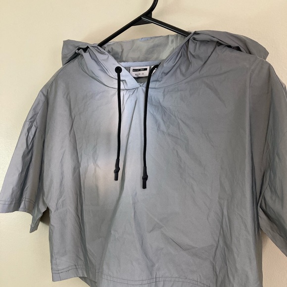 Noisy May Hooded reflective crop. - Picture 2 of 4
